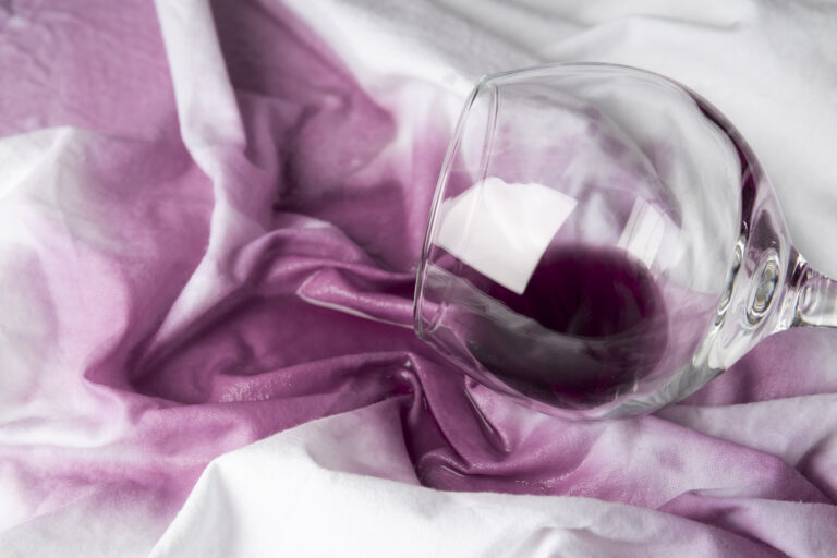 Cleaning wine from clothes