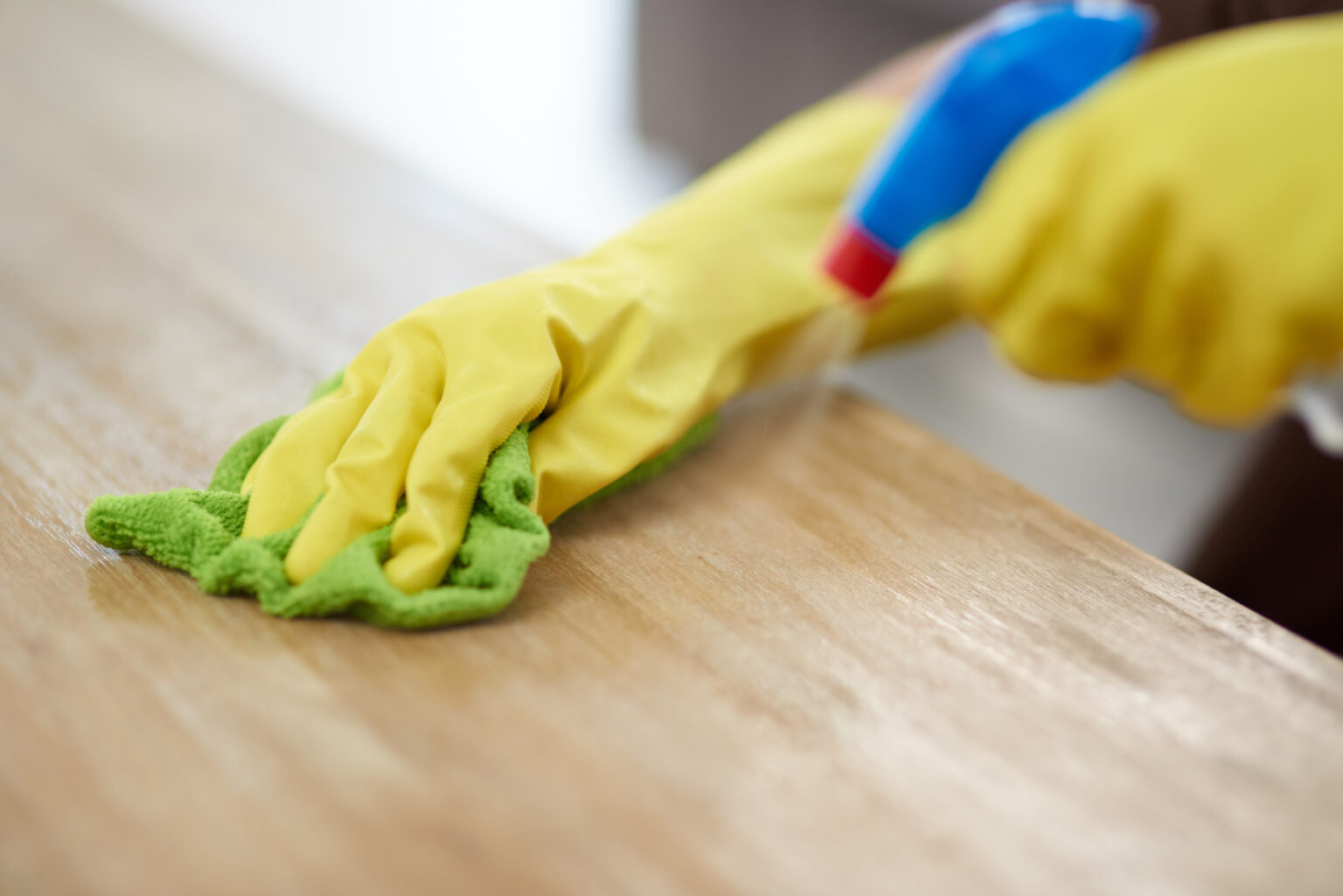 How to Clean a Wood Table? Safe Daily & Deep Cleaning