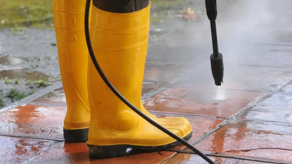 Power washing vs soft washing: which is right for your coastal home